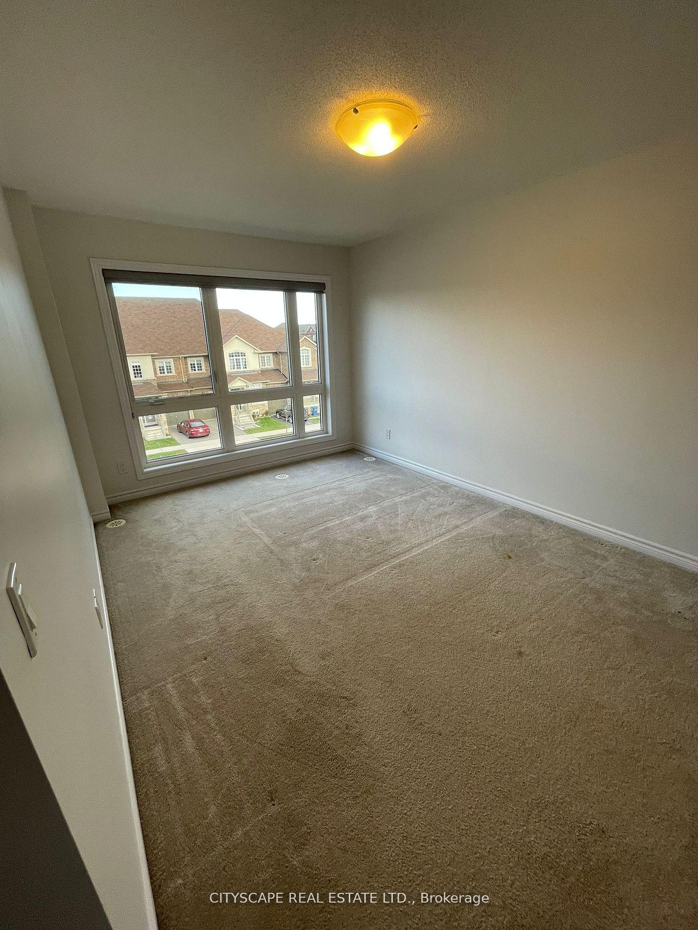 Photo 9 of 3034 Postridge Drive E, Oakville, Joshua Meadows — HOMEH