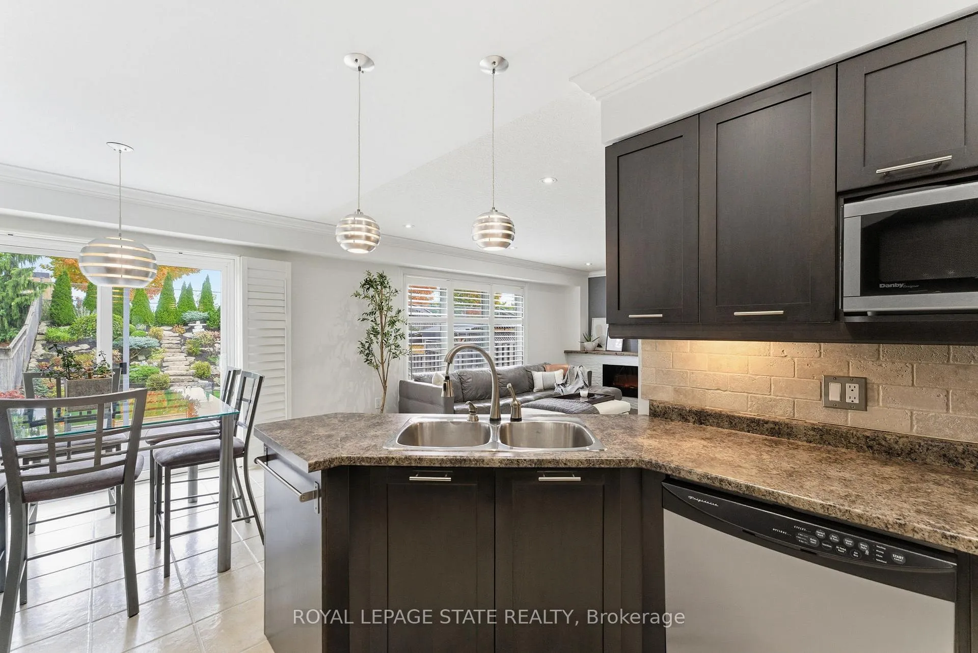 Photo 9 of 198 Springvalley Crescent, Hamilton, Gourley — HOMEH