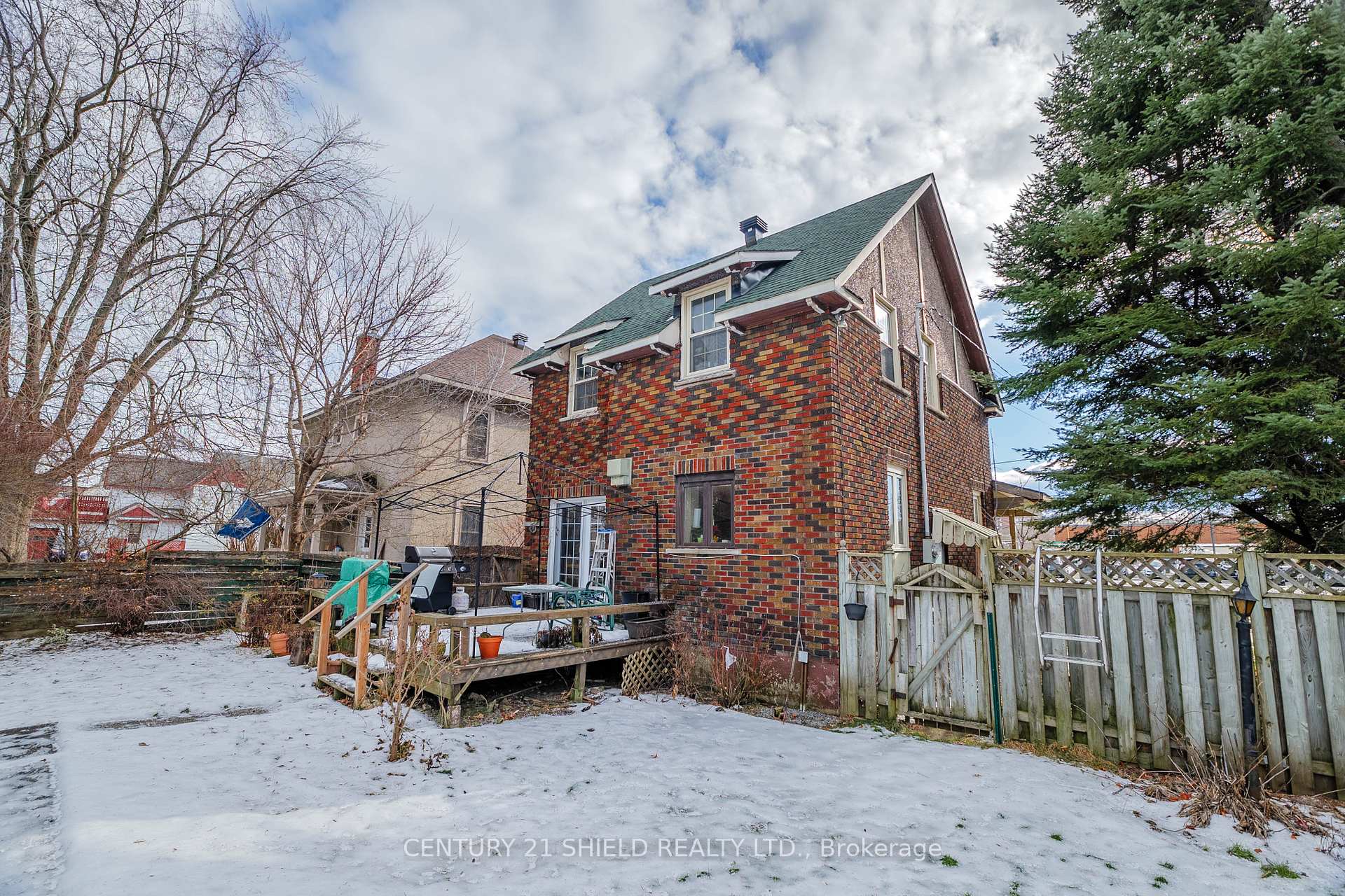 Photo 3 of 239 4th Street E, Cornwall — HOMEH
