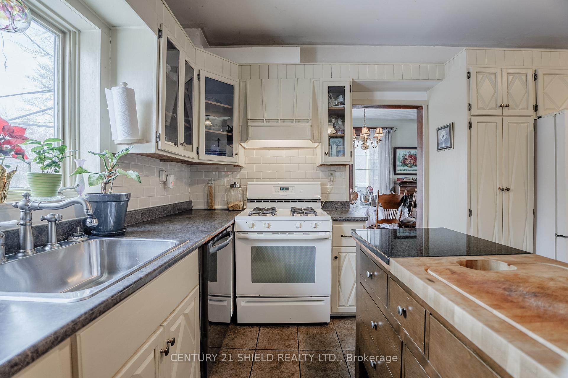 Photo 17 of 239 4th Street E, Cornwall — HOMEH