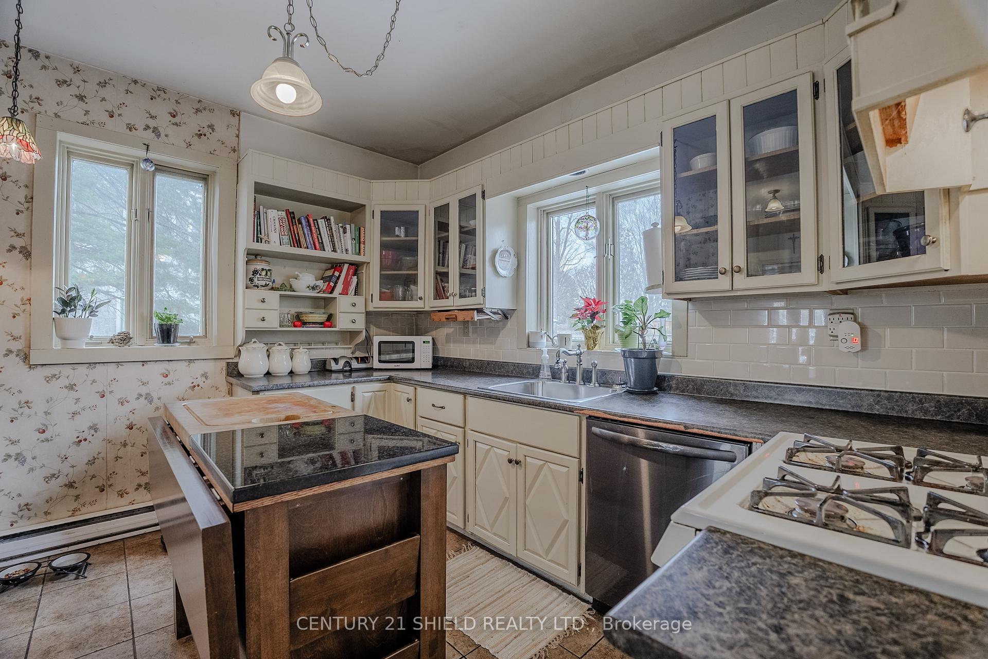 Photo 19 of 239 4th Street E, Cornwall — HOMEH