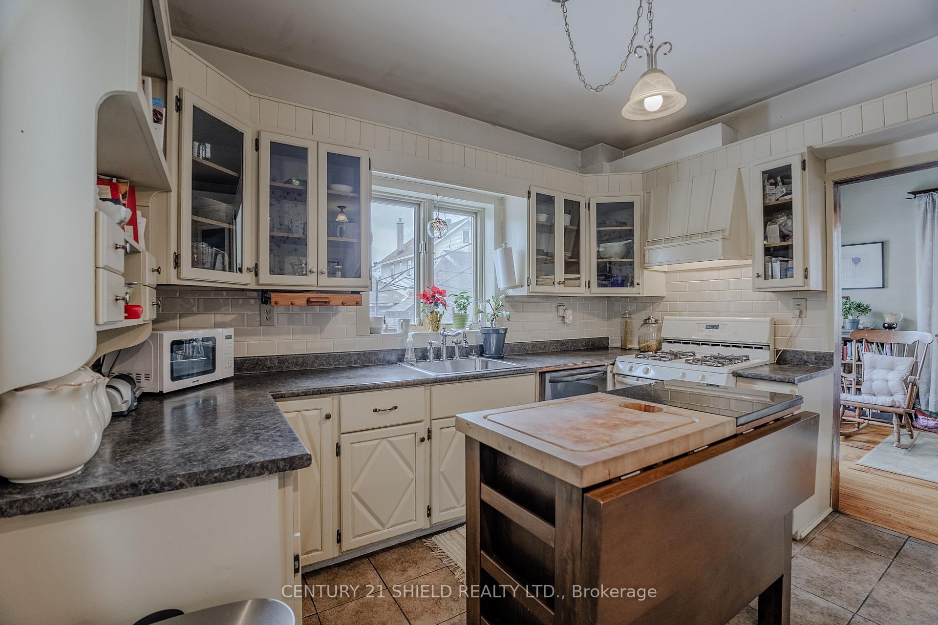 Photo 20 of 239 4th Street E, Cornwall — HOMEH