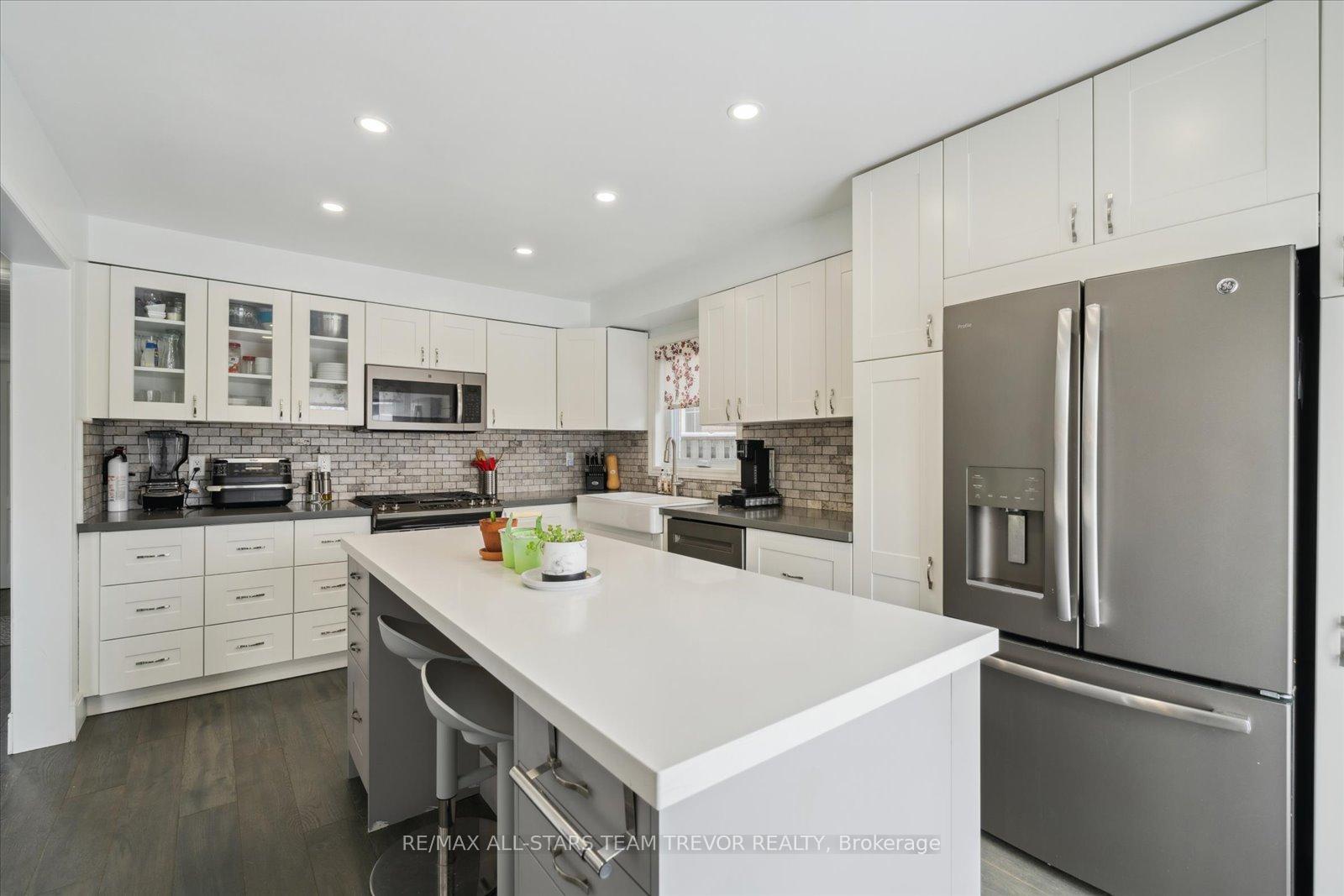 Photo 8 of 27 Burnaby Drive, Georgina, Keswick North — HOMEH