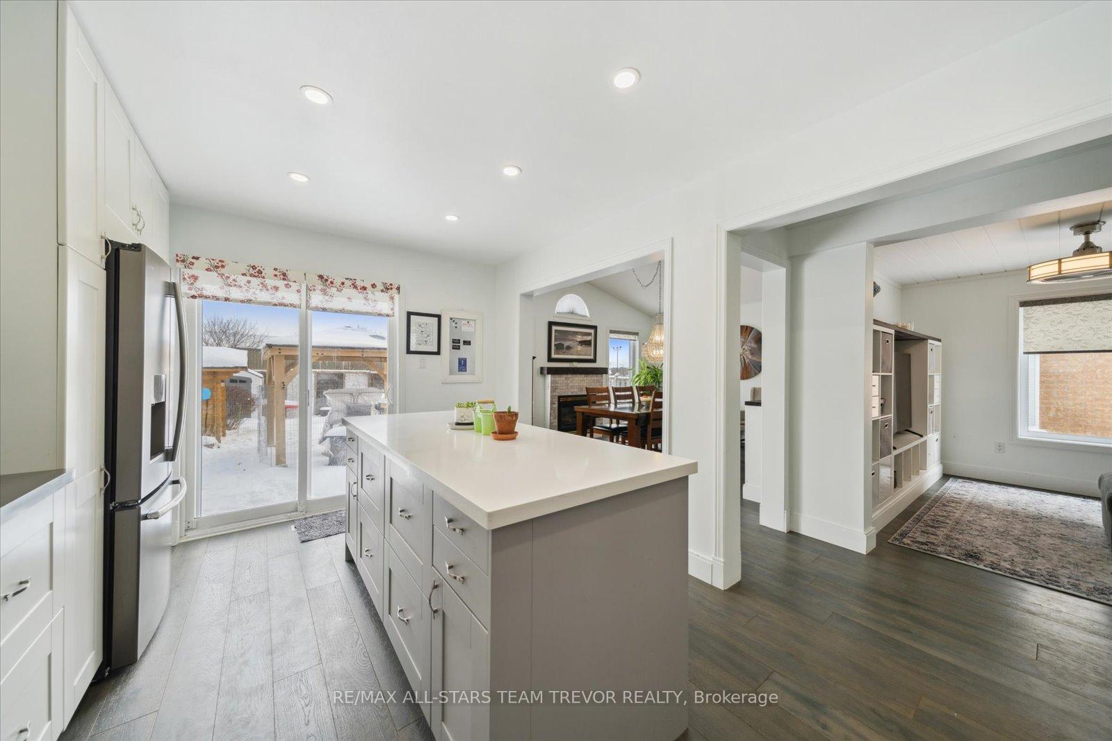 Photo 10 of 27 Burnaby Drive, Georgina, Keswick North — HOMEH