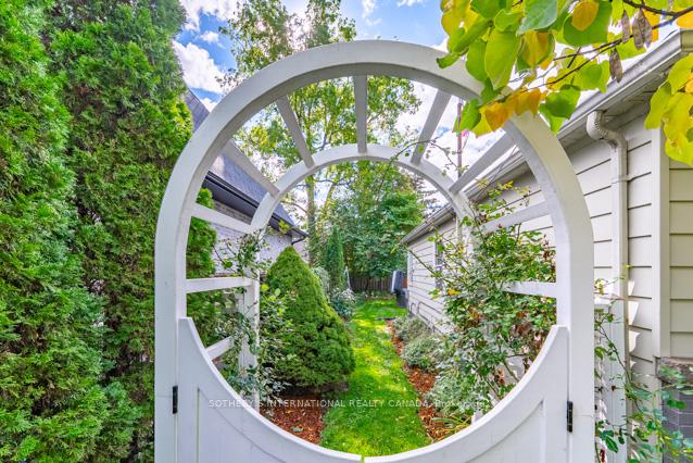 Photo 6 of 32 Parker Avenue, Hamilton, Ancaster — HOMEH