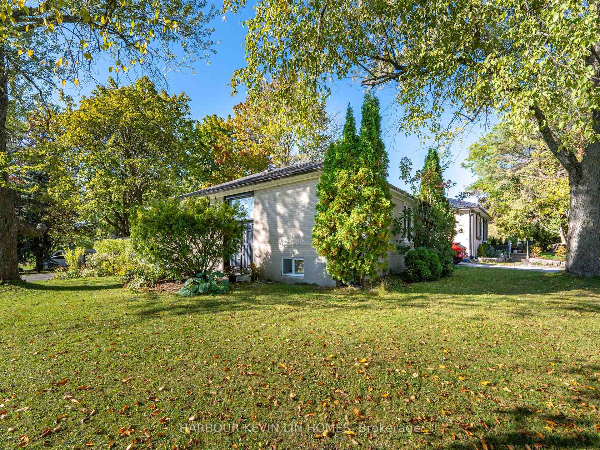 Photo 28 of 30 Foreht Crescent, Aurora, Aurora Heights — HOMEH