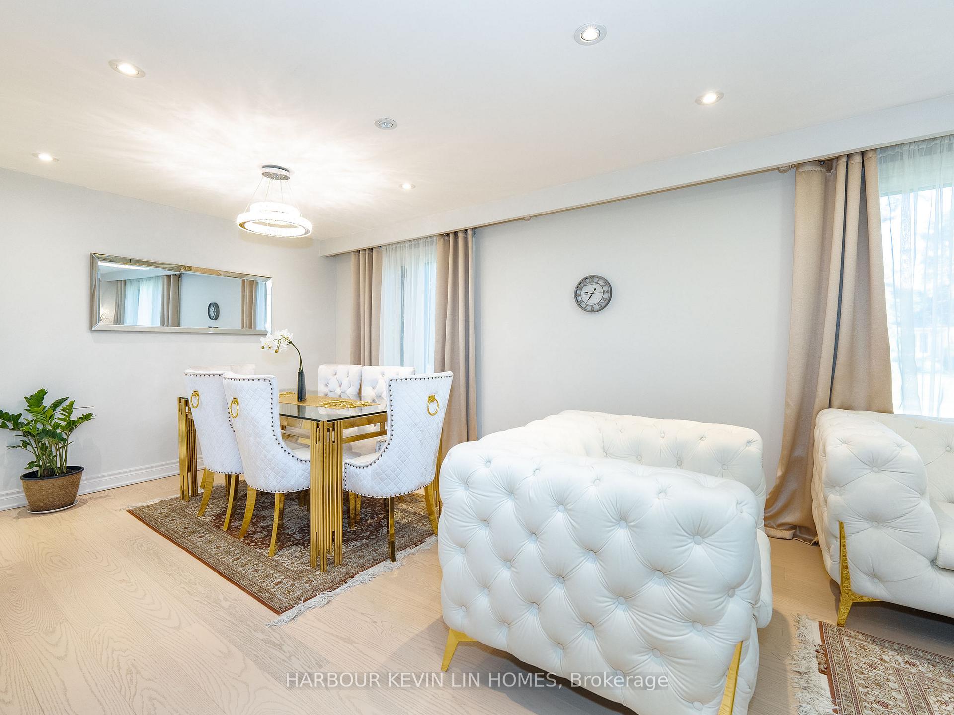Photo 7 of 30 Foreht Crescent, Aurora, Aurora Heights — HOMEH