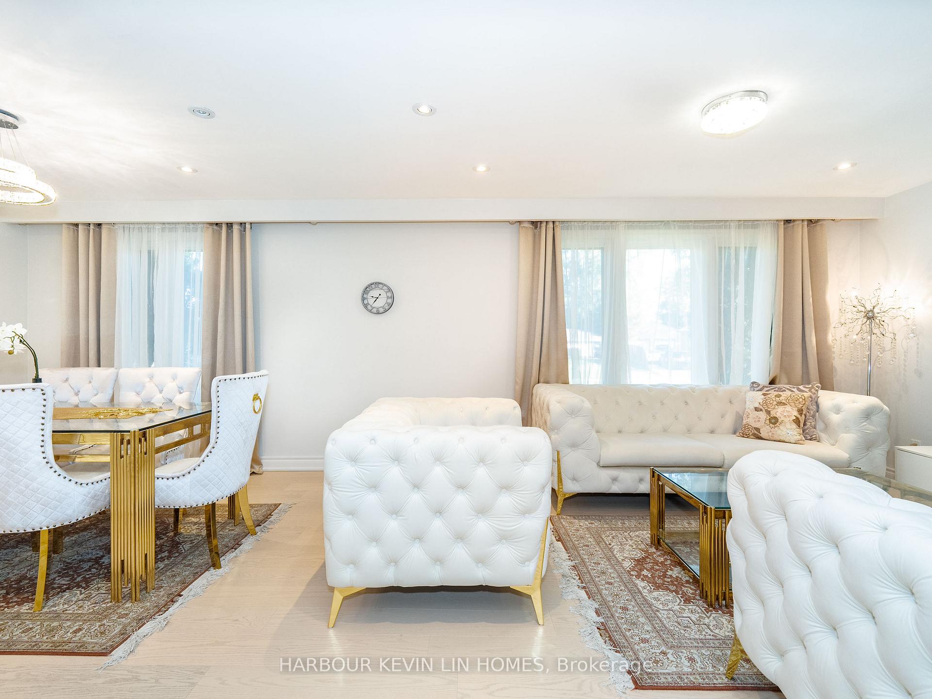 Photo 9 of 30 Foreht Crescent, Aurora, Aurora Heights — HOMEH