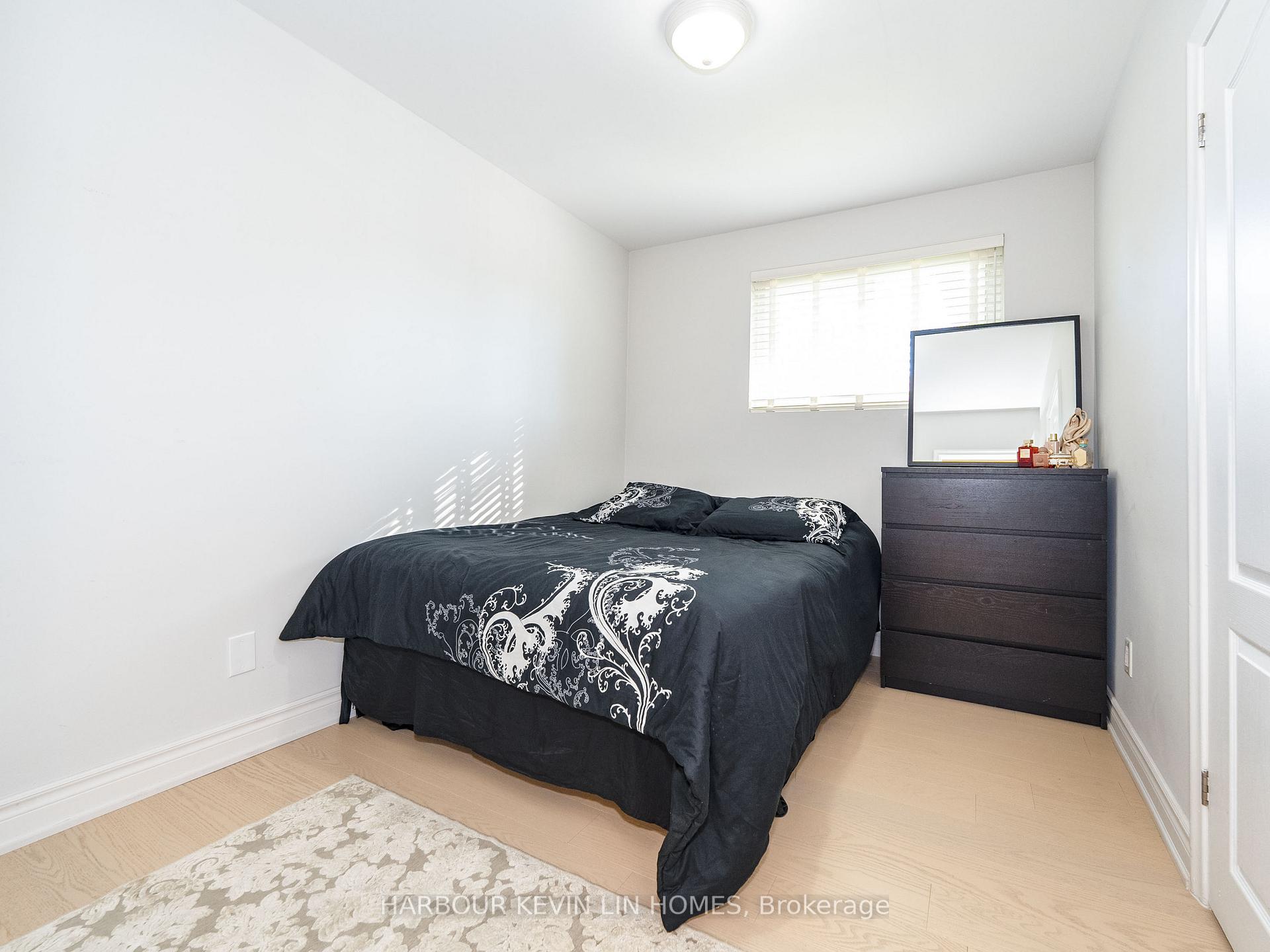 Photo 17 of 30 Foreht Crescent, Aurora, Aurora Heights — HOMEH