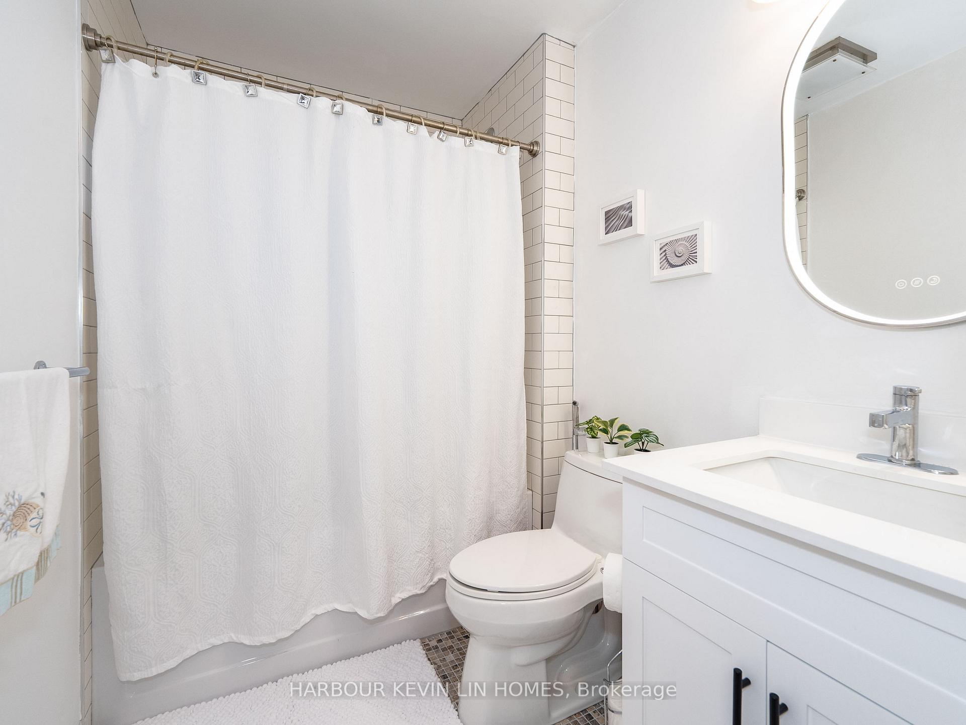 Photo 19 of 30 Foreht Crescent, Aurora, Aurora Heights — HOMEH