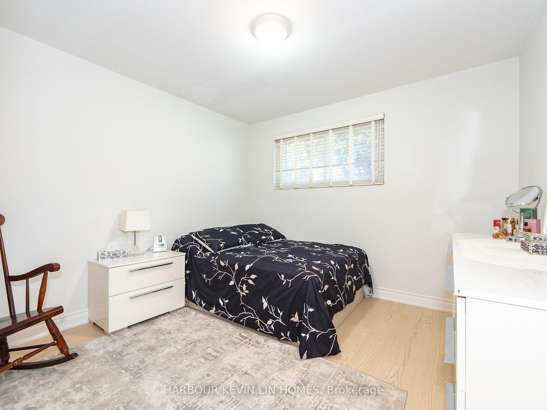 Photo 20 of 30 Foreht Crescent, Aurora, Aurora Heights — HOMEH
