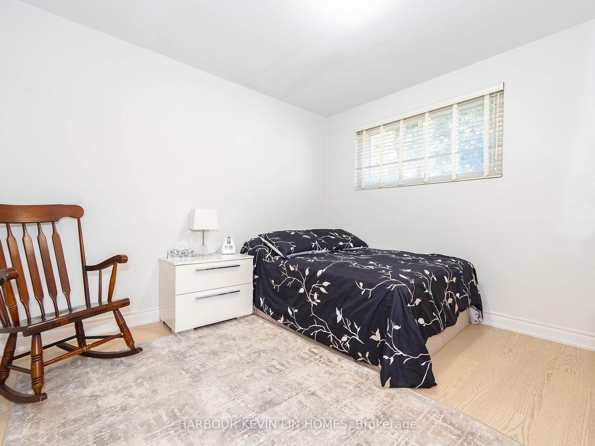 Photo 21 of 30 Foreht Crescent, Aurora, Aurora Heights — HOMEH