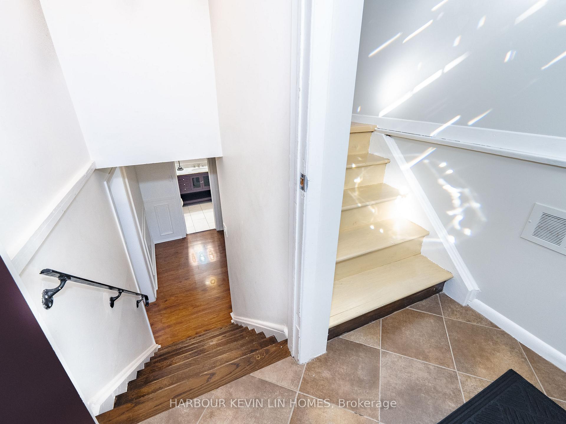 Photo 24 of 30 Foreht Crescent, Aurora, Aurora Heights — HOMEH