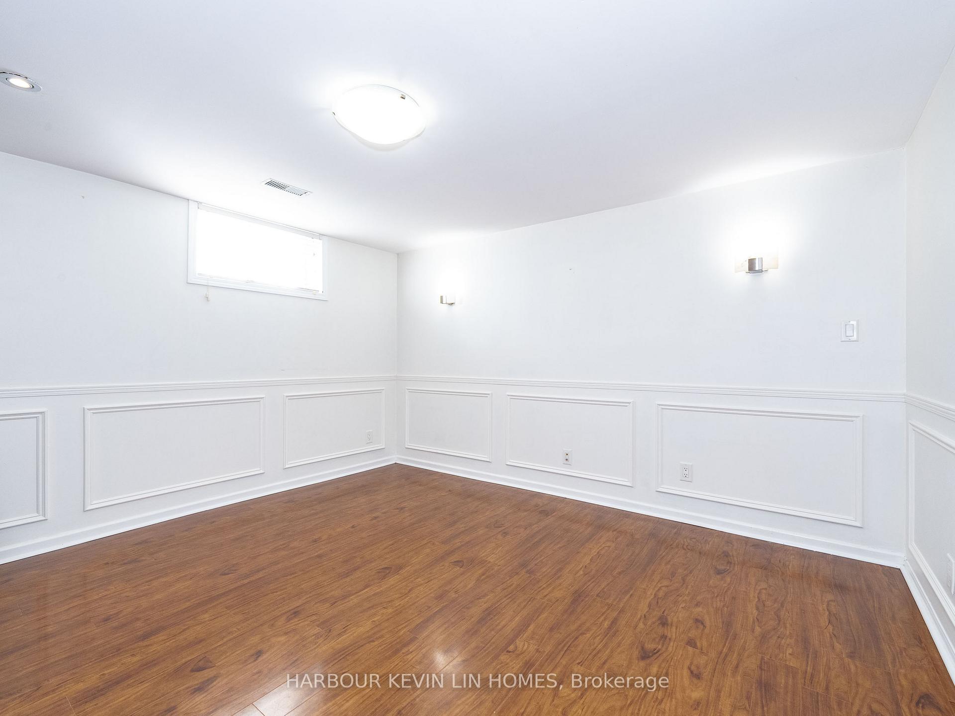 Photo 33 of 30 Foreht Crescent, Aurora, Aurora Heights — HOMEH
