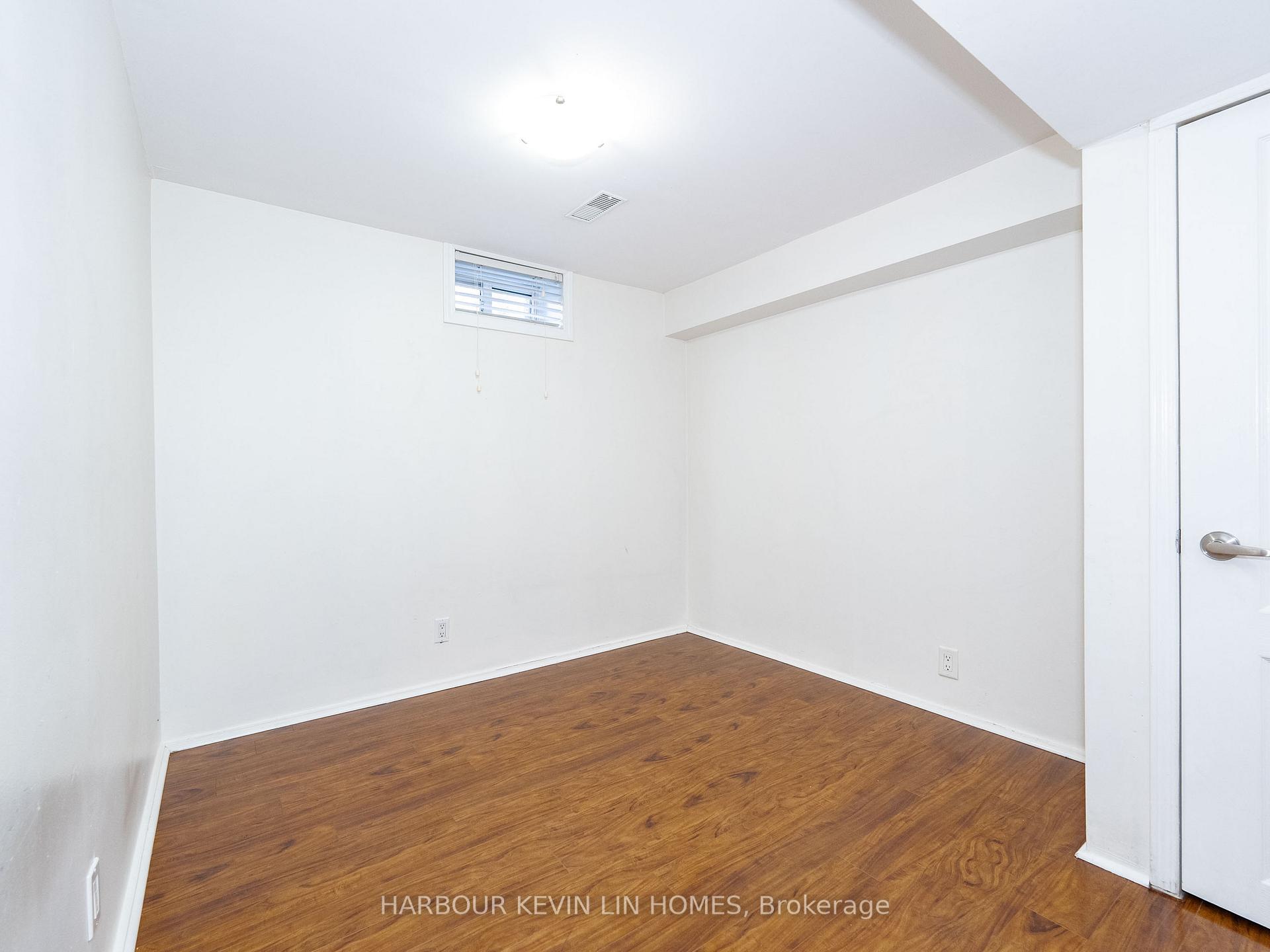 Photo 37 of 30 Foreht Crescent, Aurora, Aurora Heights — HOMEH