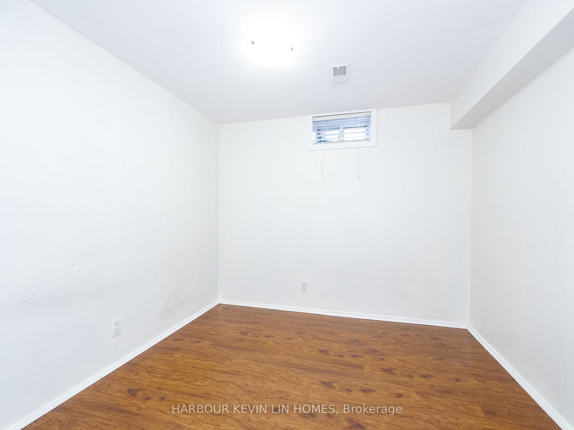 Photo 38 of 30 Foreht Crescent, Aurora, Aurora Heights — HOMEH