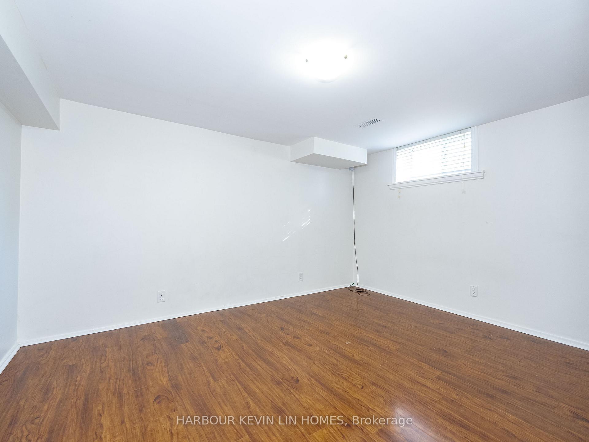 Photo 39 of 30 Foreht Crescent, Aurora, Aurora Heights — HOMEH