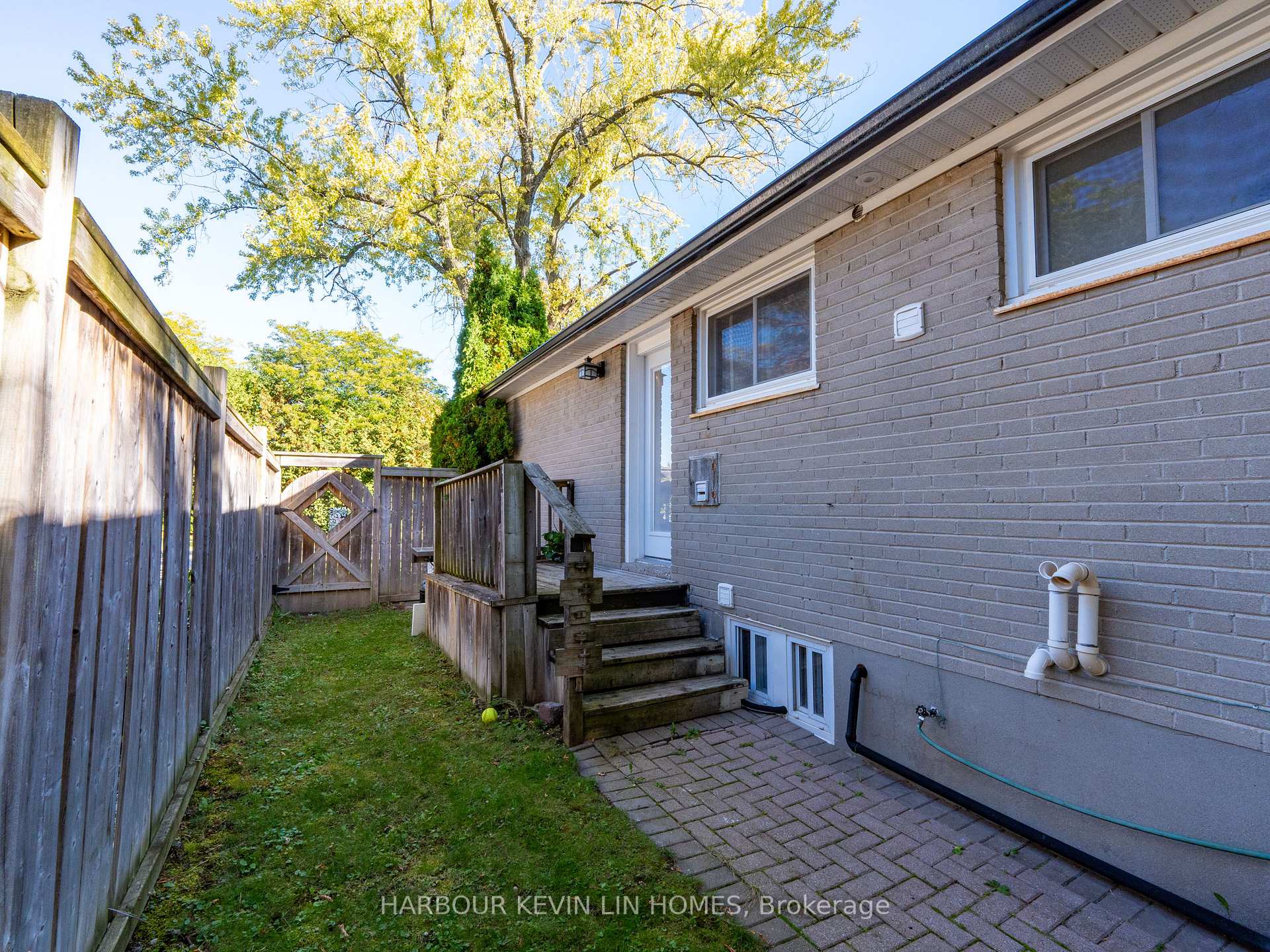 Photo 48 of 30 Foreht Crescent, Aurora, Aurora Heights — HOMEH