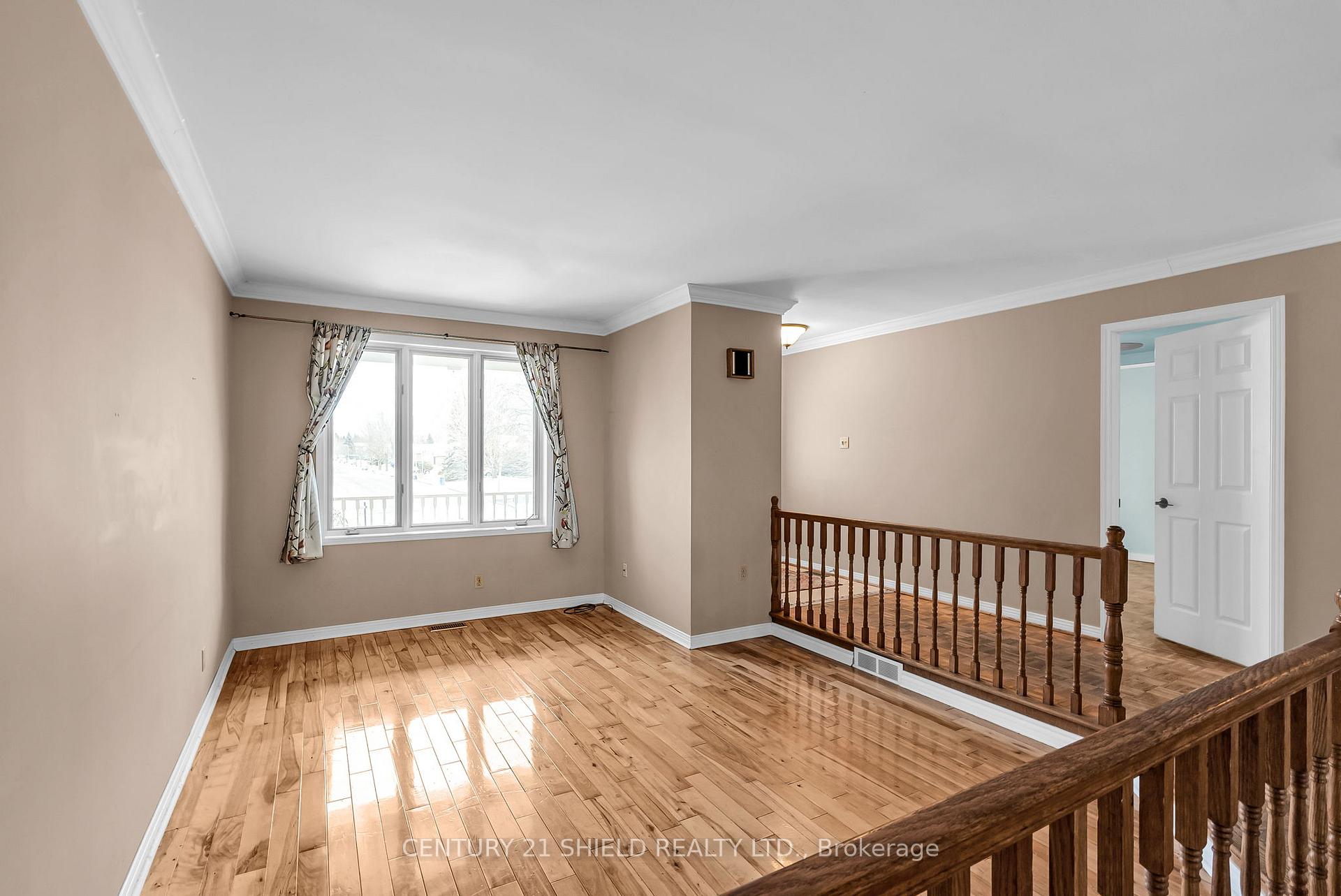 Photo 3 of 325 Ivan Crescent, Cornwall — HOMEH