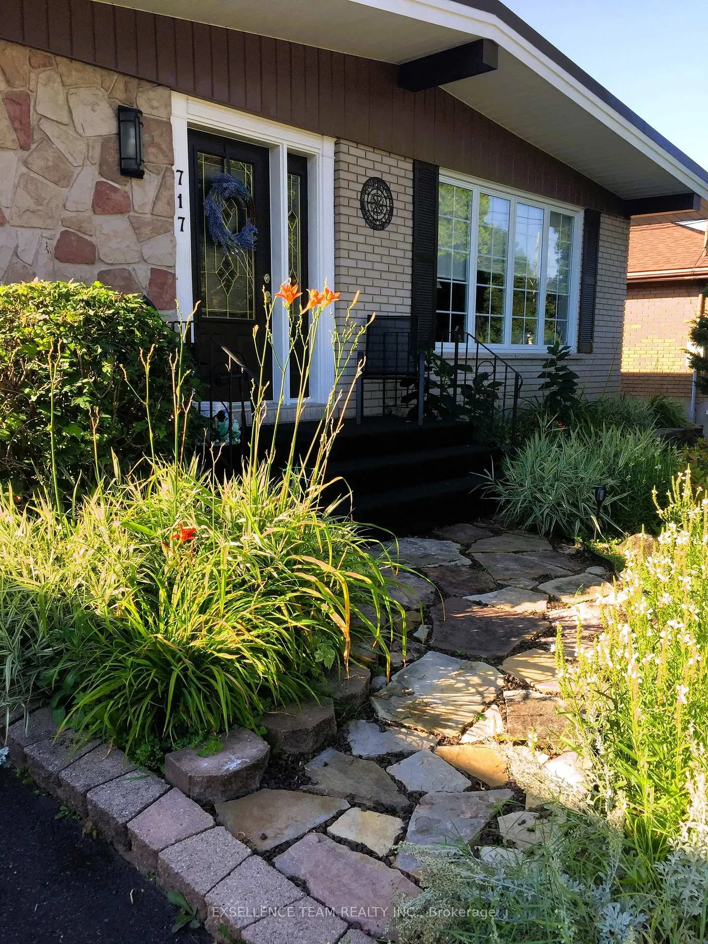 Photo 4 of 717 Sandfield Crescent, Cornwall — HOMEH
