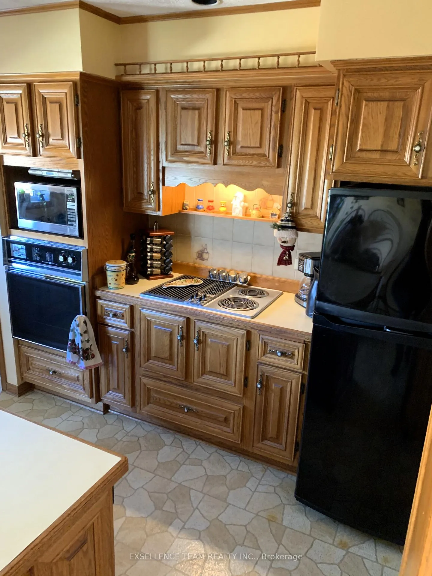 Photo 6 of 717 Sandfield Crescent, Cornwall — HOMEH