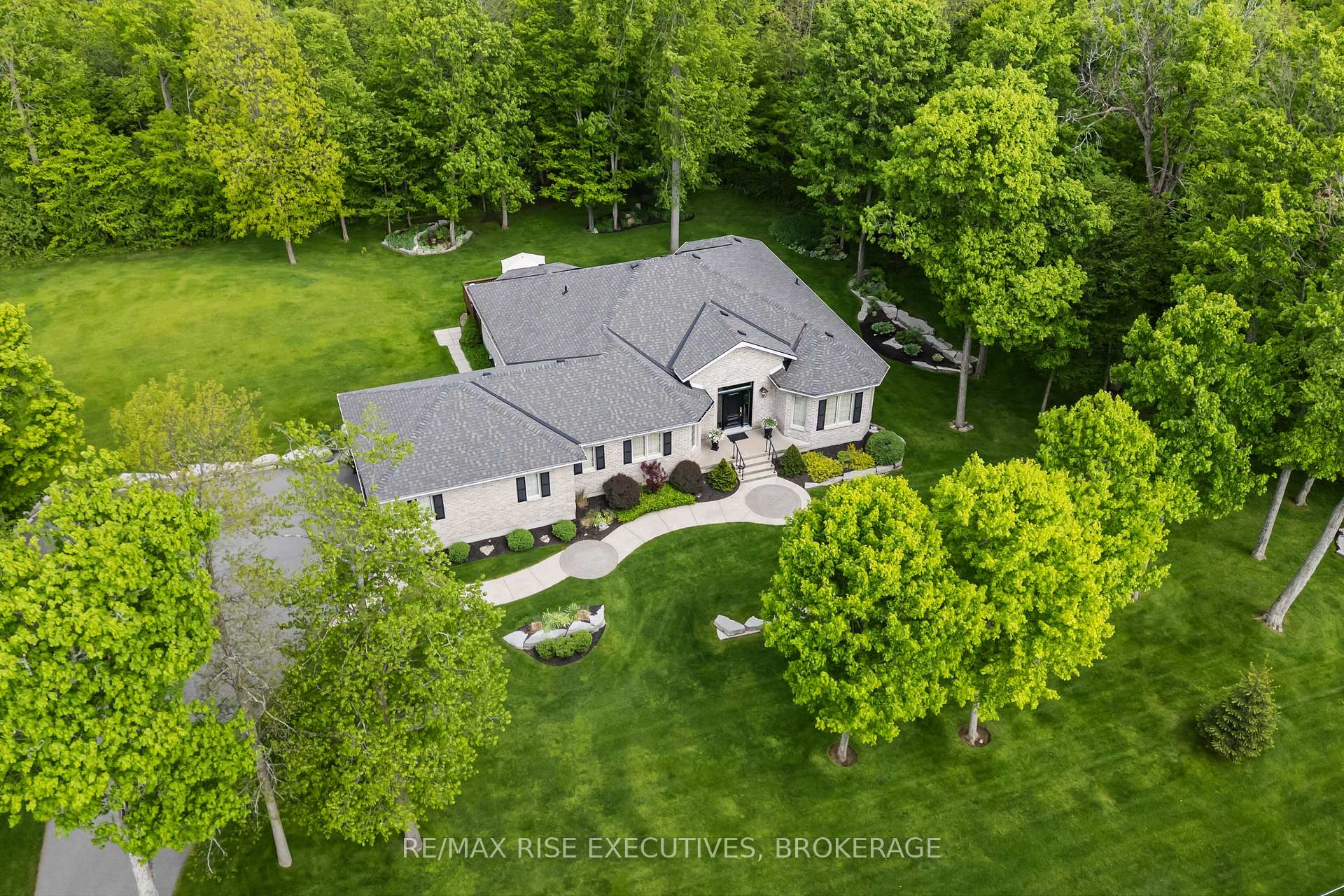 Photo 2 of 56 Fawn Brook Drive, Frontenac, Frontenac South — HOMEH
