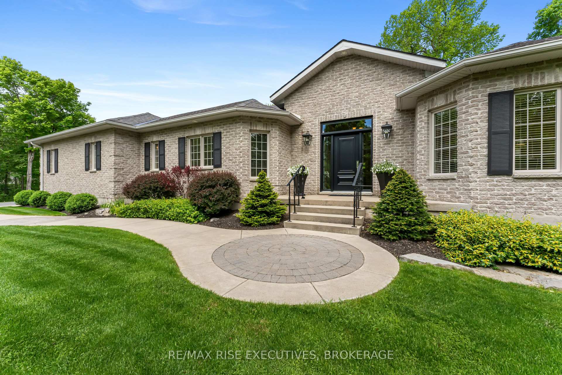 Photo 3 of 56 Fawn Brook Drive, Frontenac, Frontenac South — HOMEH