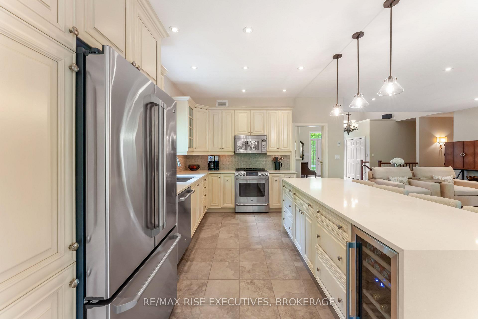 Photo 11 of 56 Fawn Brook Drive, Frontenac, Frontenac South — HOMEH