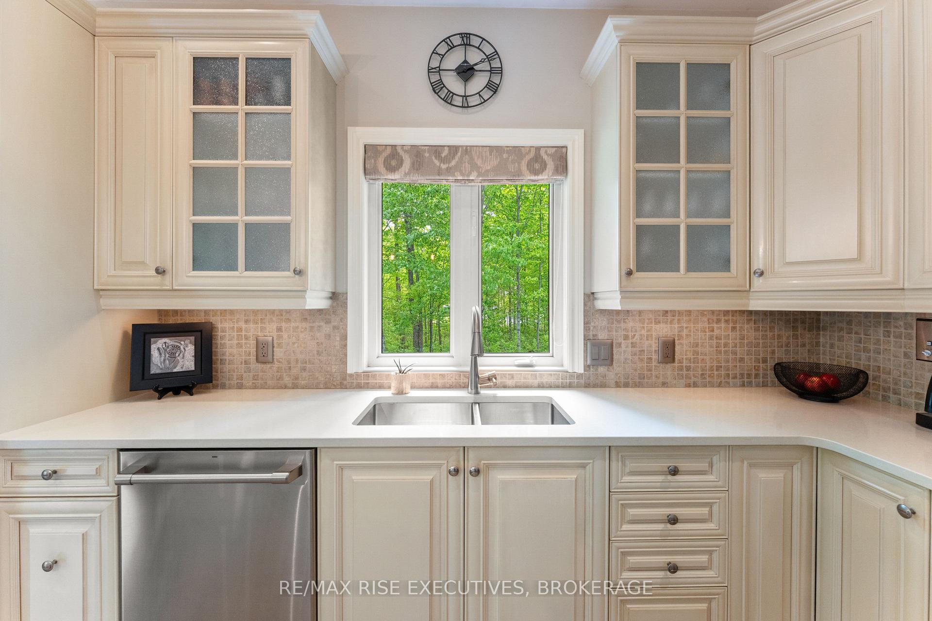 Photo 16 of 56 Fawn Brook Drive, Frontenac, Frontenac South — HOMEH