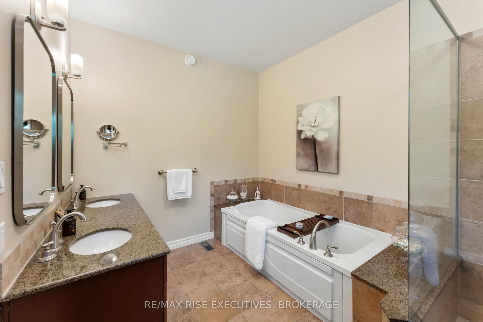 Photo 24 of 56 Fawn Brook Drive, Frontenac, Frontenac South — HOMEH