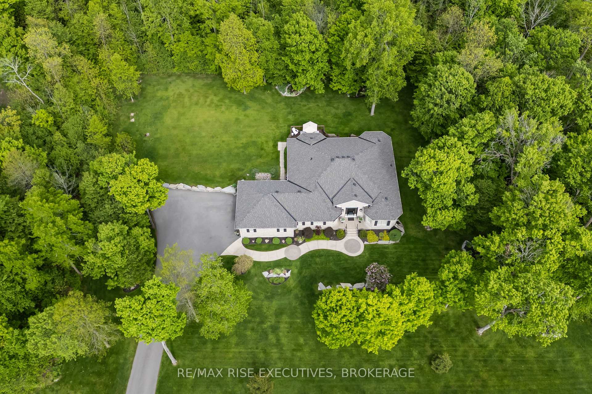 Photo 42 of 56 Fawn Brook Drive, Frontenac, Frontenac South — HOMEH