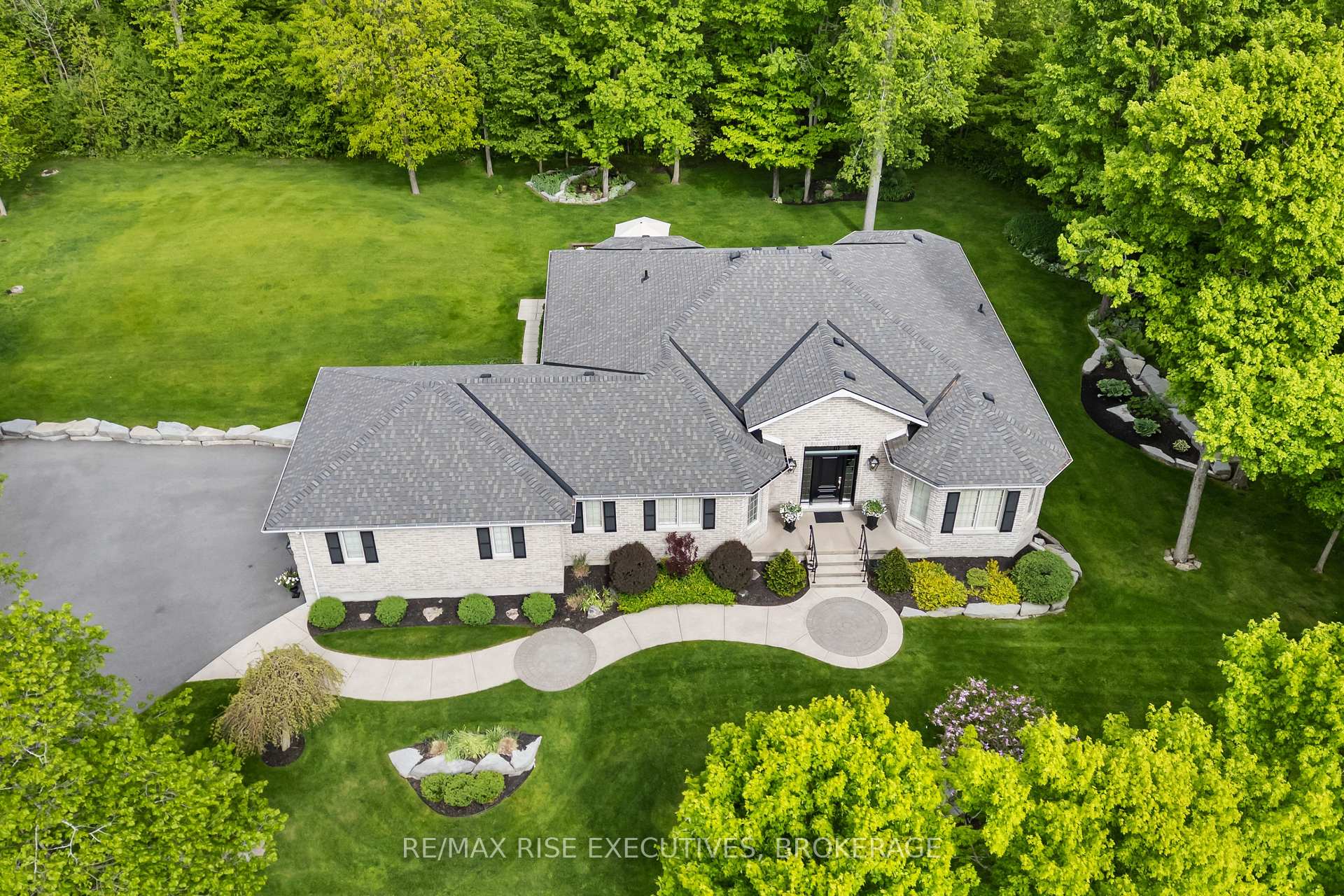 Photo 43 of 56 Fawn Brook Drive, Frontenac, Frontenac South — HOMEH