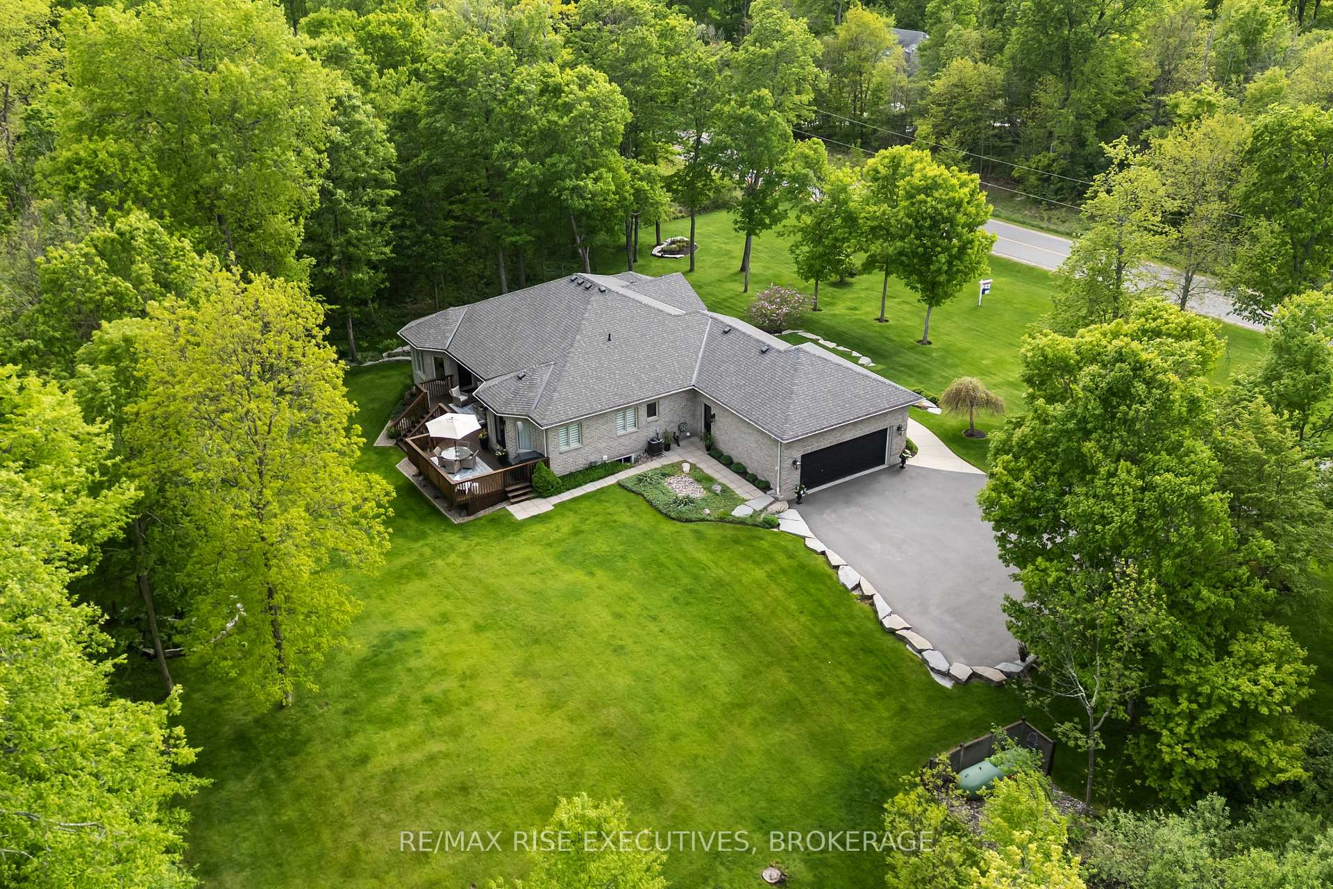 Photo 44 of 56 Fawn Brook Drive, Frontenac, Frontenac South — HOMEH