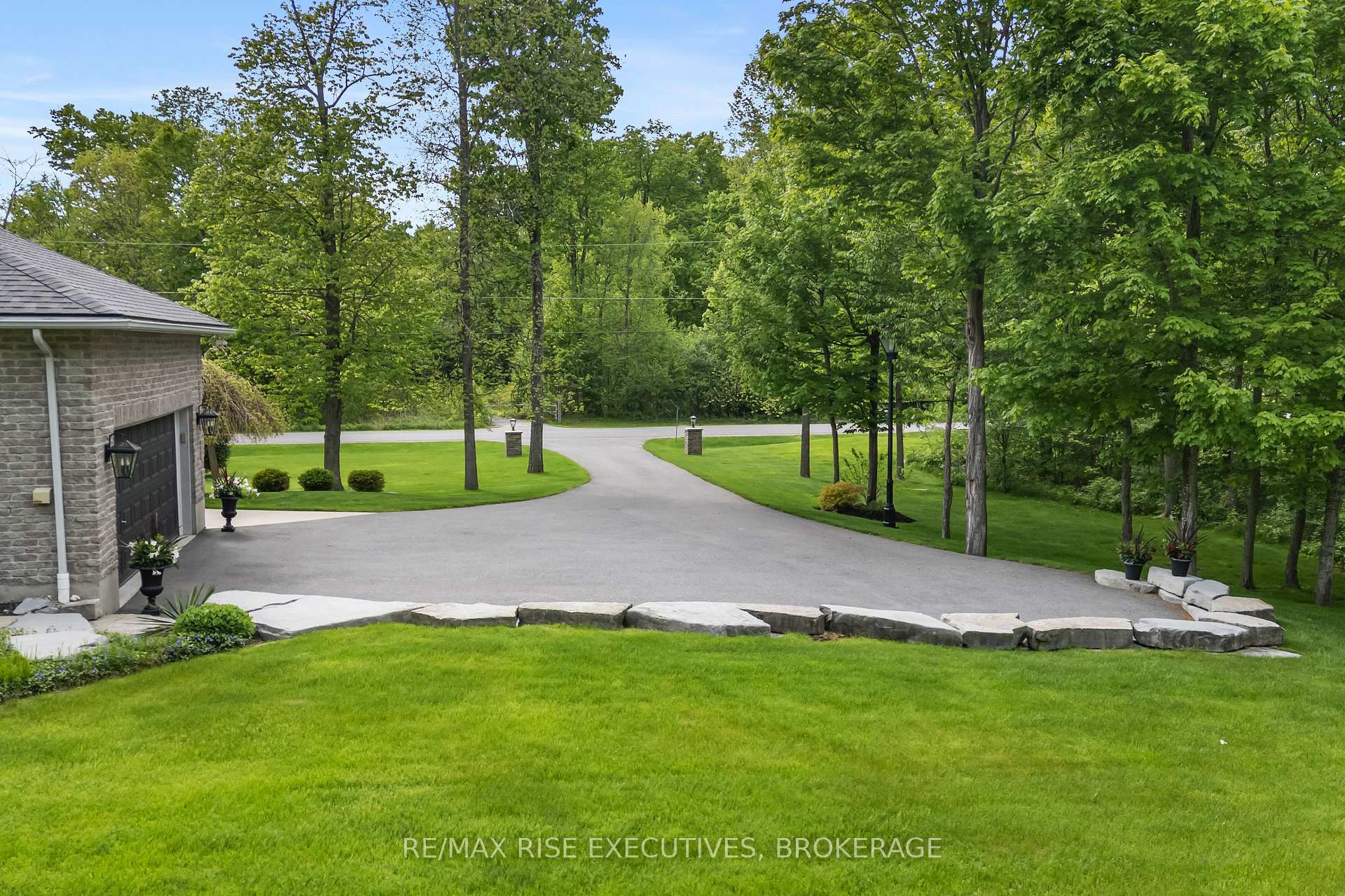 Photo 45 of 56 Fawn Brook Drive, Frontenac, Frontenac South — HOMEH