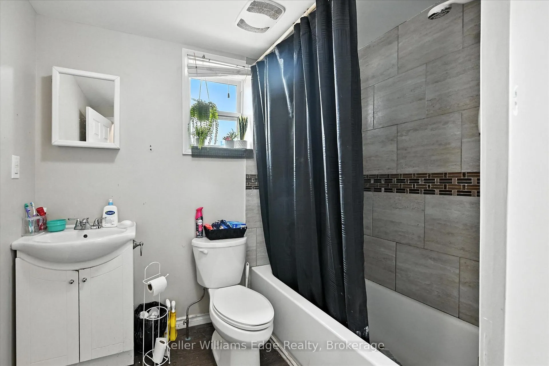 Photo 10 of 9 Tisdale Street S, Hamilton, Landsdale — HOMEH