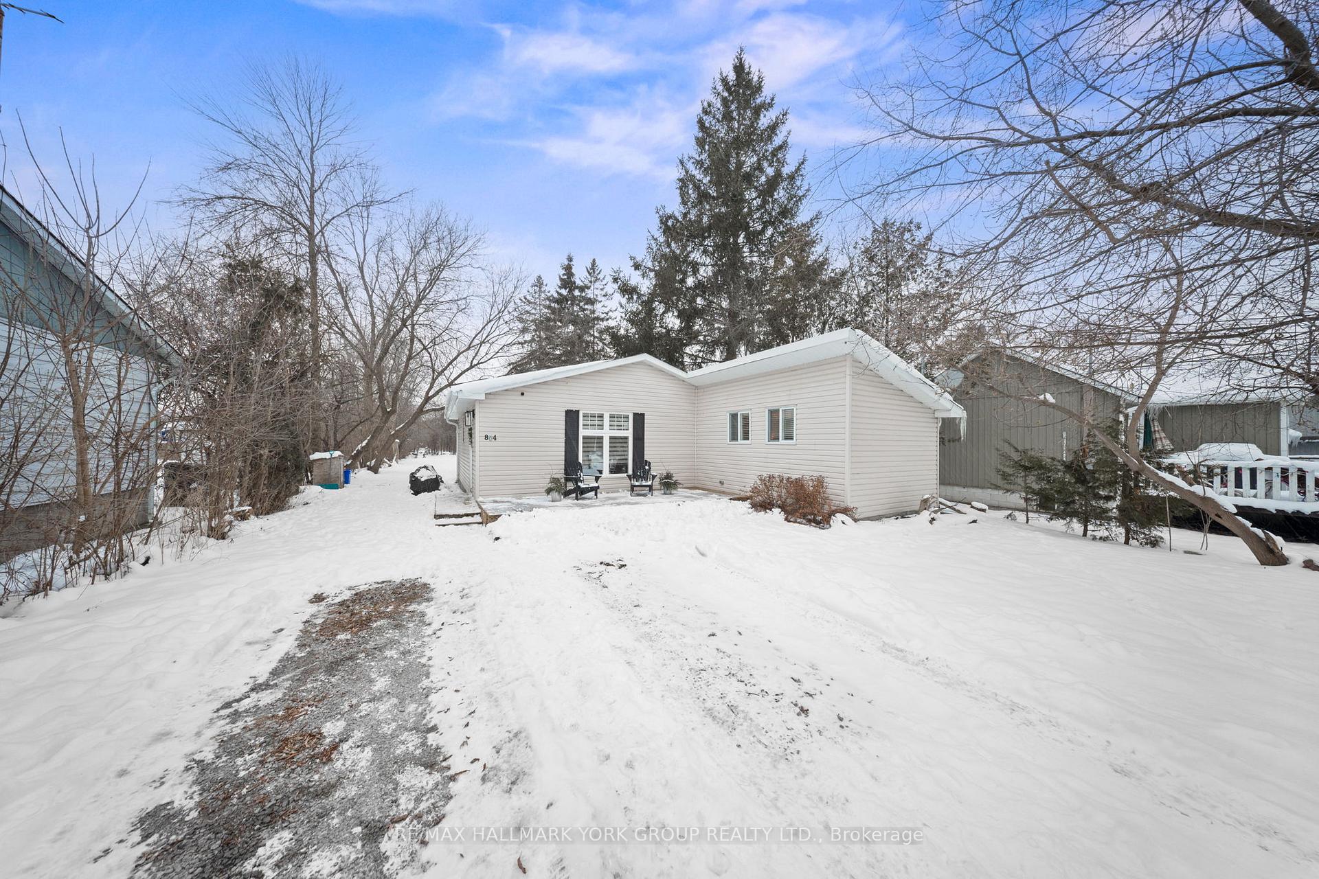 Front of 804 Montsell Avenue