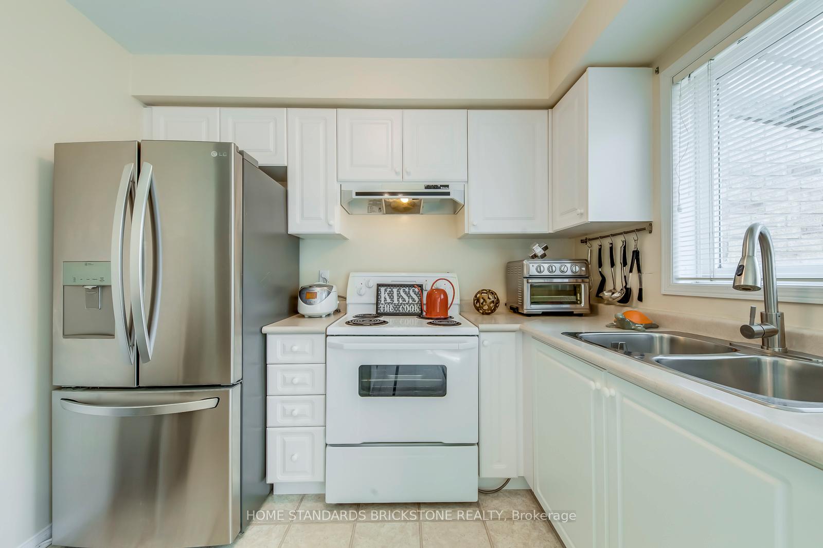 Photo 5 of 36 Trevino Circle, Barrie, 400 North — HOMEH