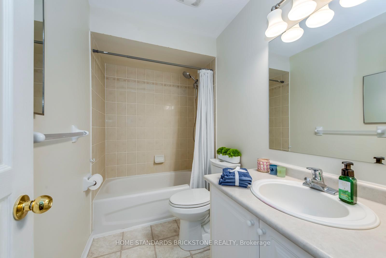 Photo 19 of 36 Trevino Circle, Barrie, 400 North — HOMEH