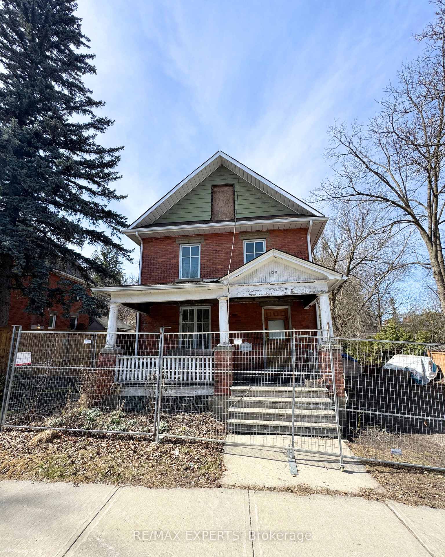 Front of 81 King Street W