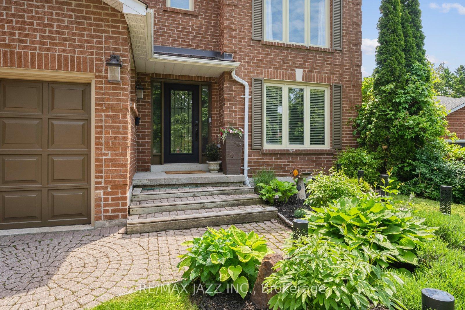 Photo 4 of 19 Valleycrest Drive, Clarington, Courtice — HOMEH