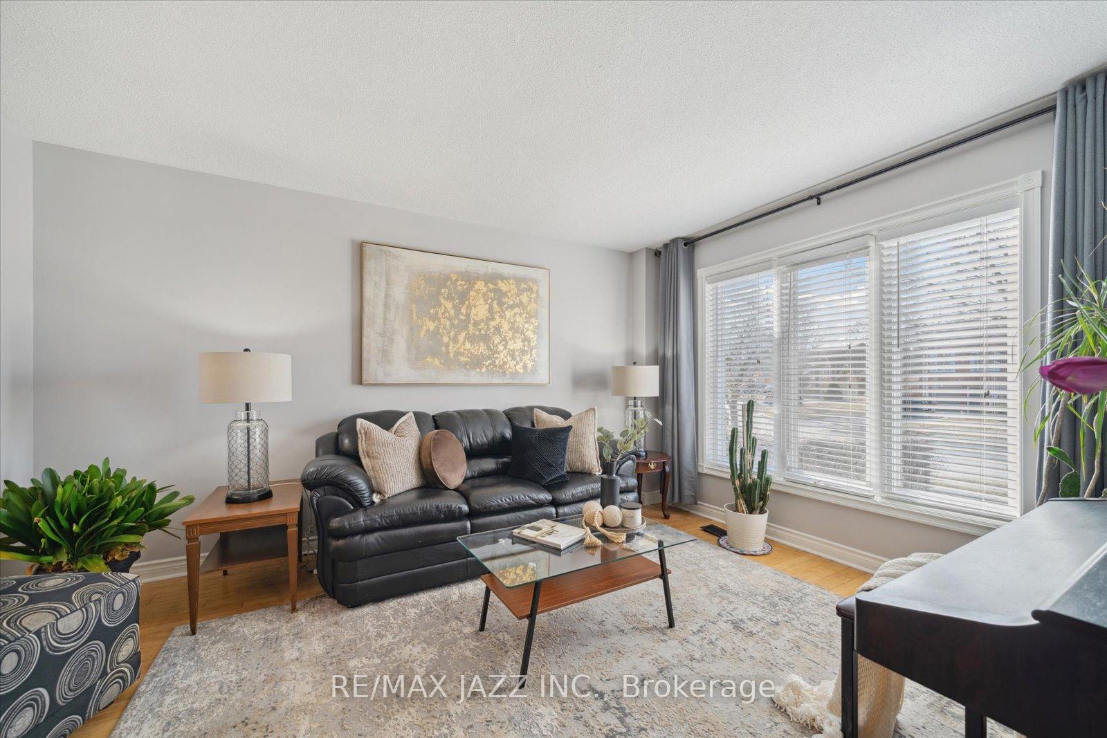 Photo 7 of 19 Valleycrest Drive, Clarington, Courtice — HOMEH