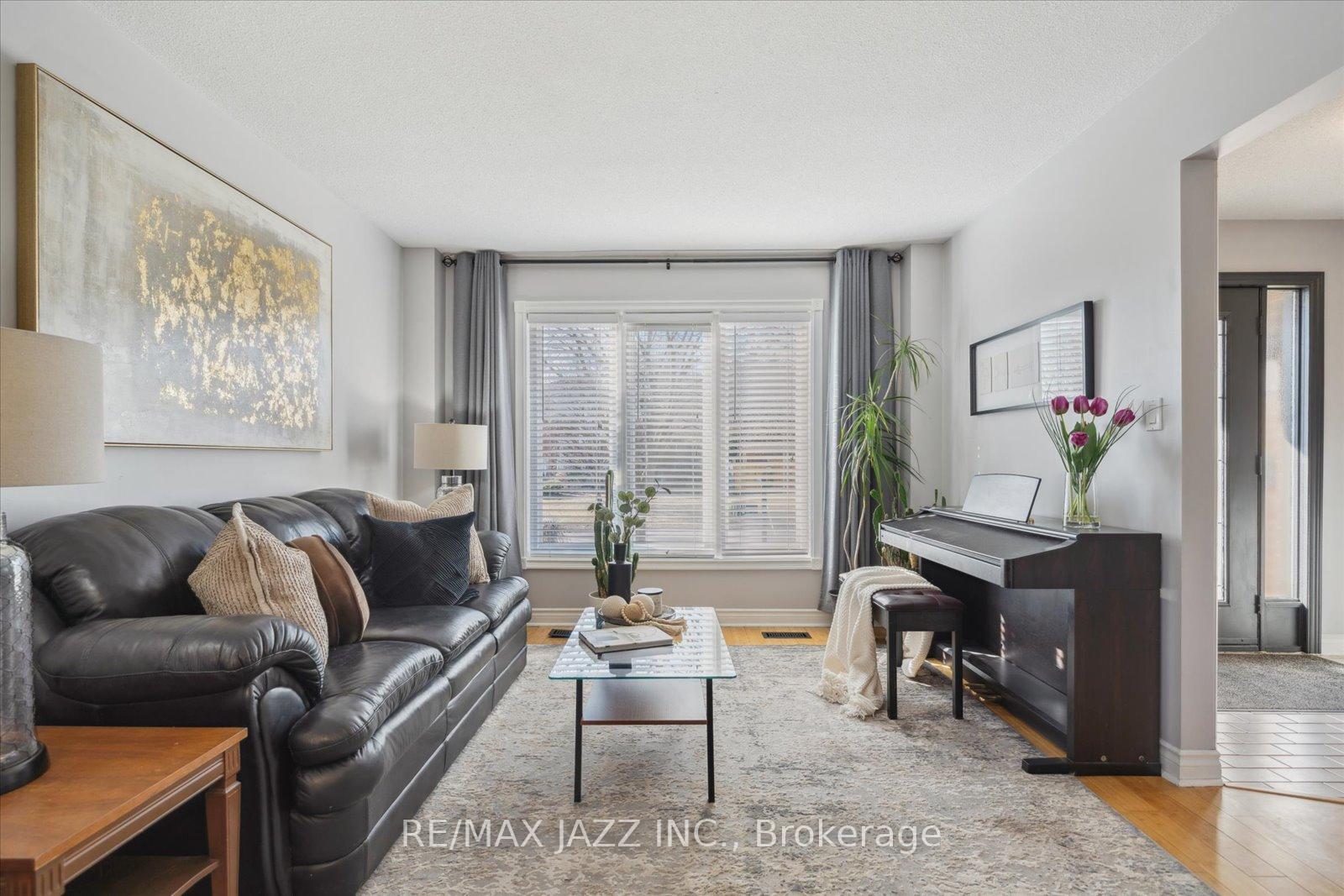 Photo 9 of 19 Valleycrest Drive, Clarington, Courtice — HOMEH