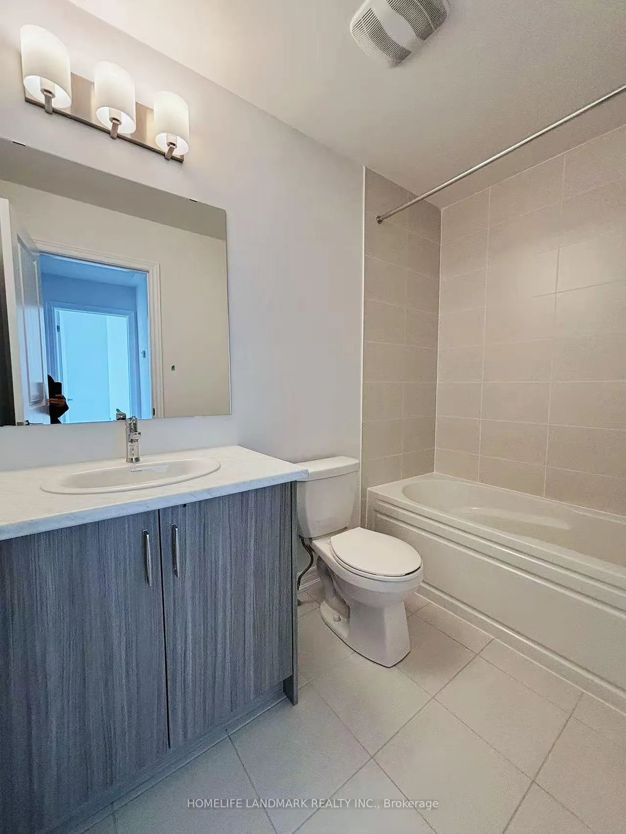 Photo 13 of 63 Sorbara Way, Whitby, Brooklin — HOMEH