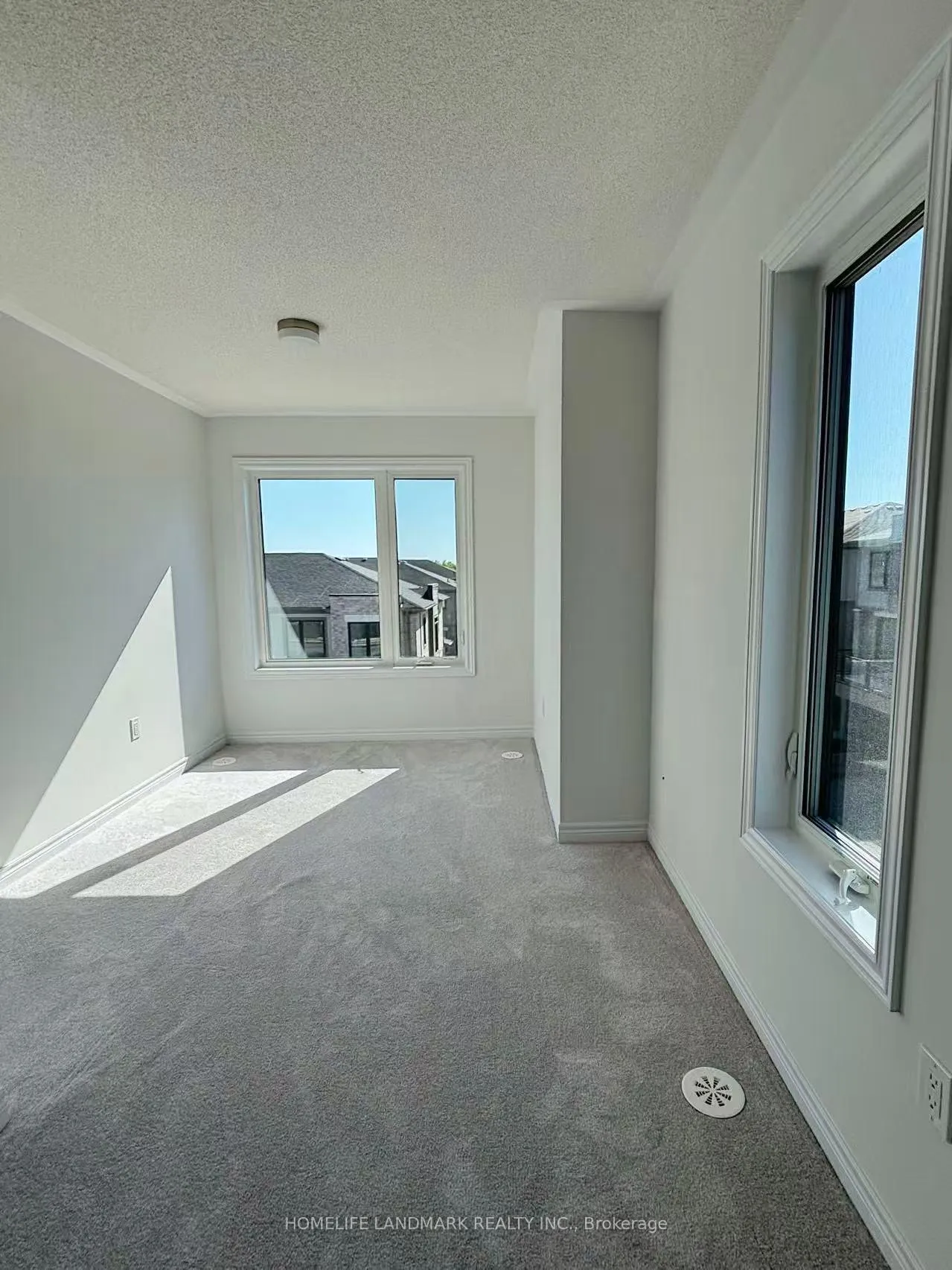 Photo 15 of 63 Sorbara Way, Whitby, Brooklin — HOMEH