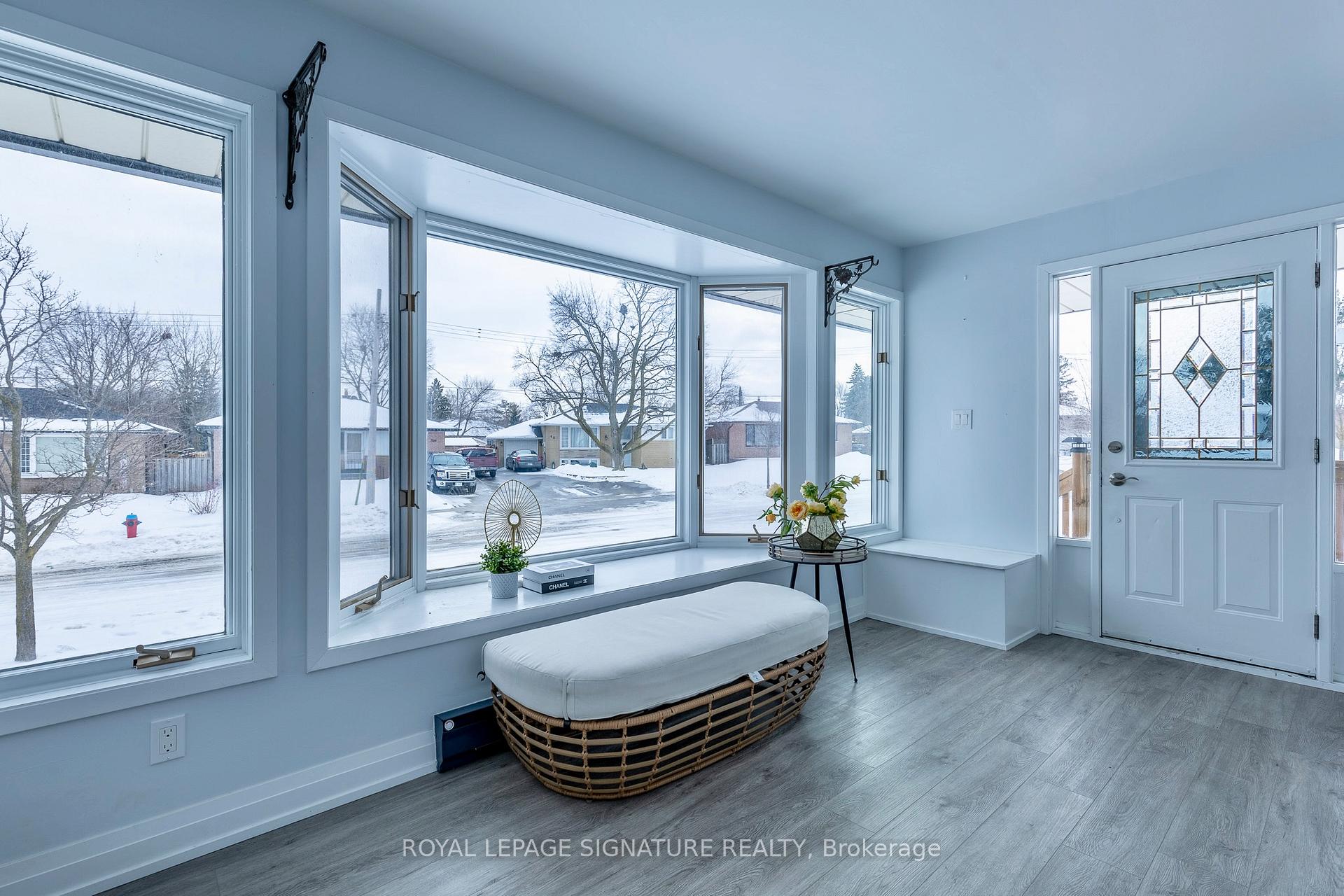 Photo 2 of 39 Stevens Crescent, Halton Hills, Georgetown — HOMEH
