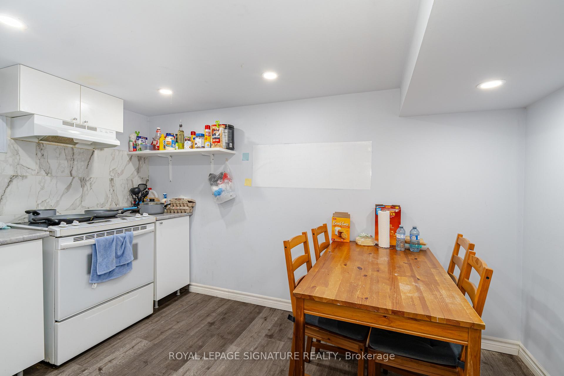 Photo 20 of 39 Stevens Crescent, Halton Hills, Georgetown — HOMEH