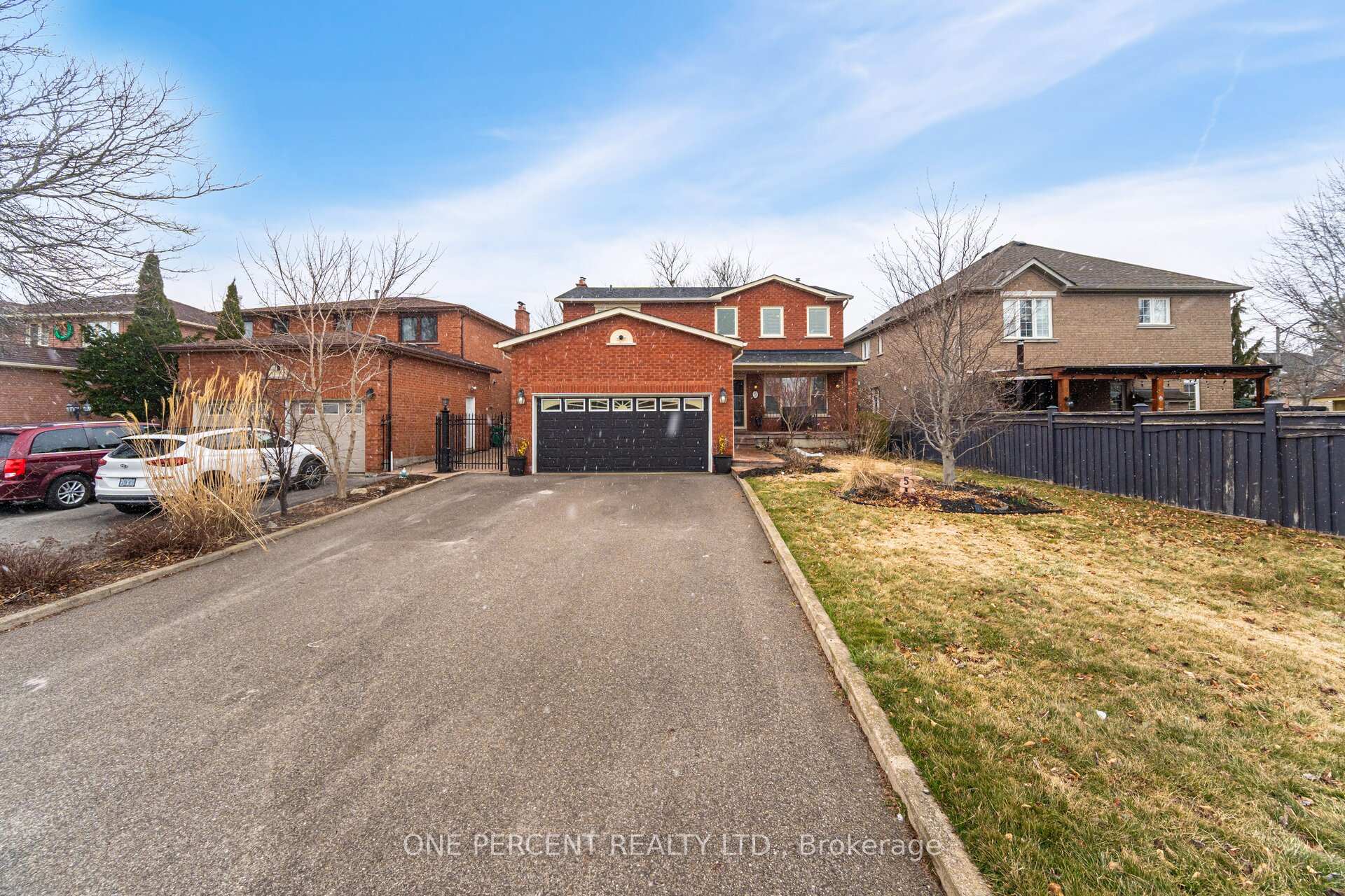 Photo 2 of 5 Bowes Court, Caledon, Bolton West — HOMEH