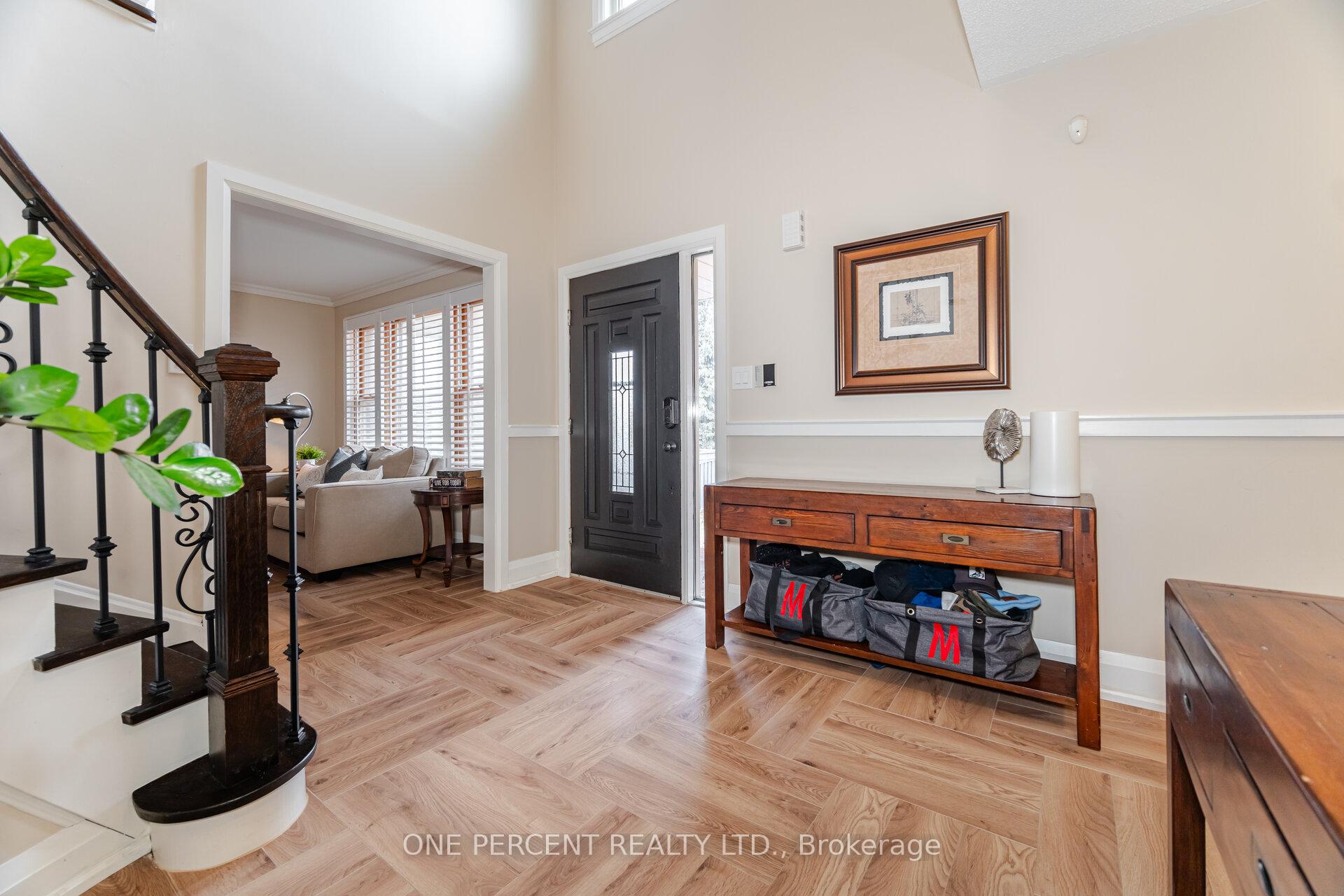 Photo 3 of 5 Bowes Court, Caledon, Bolton West — HOMEH