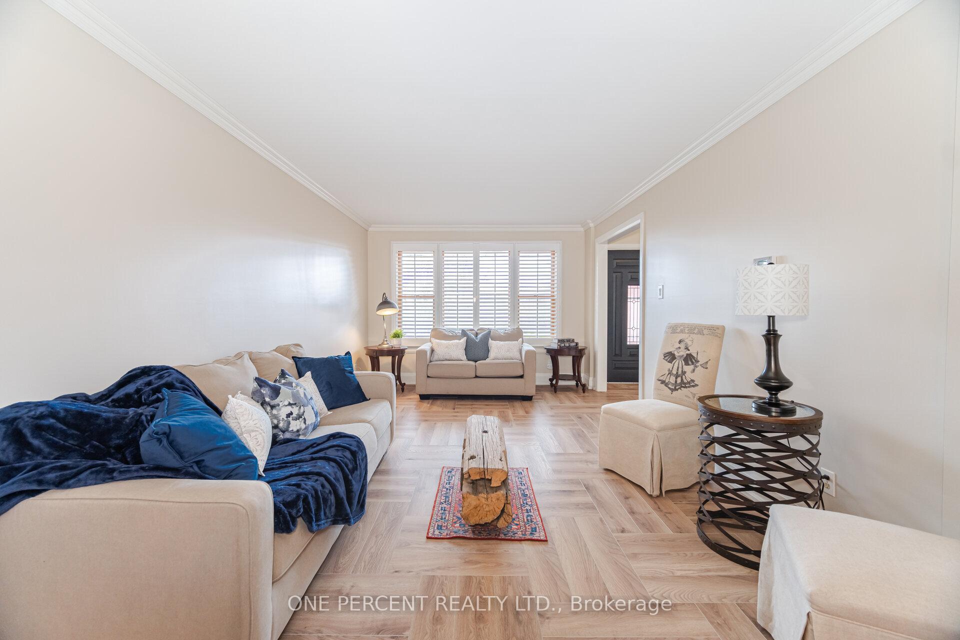 Photo 6 of 5 Bowes Court, Caledon, Bolton West — HOMEH