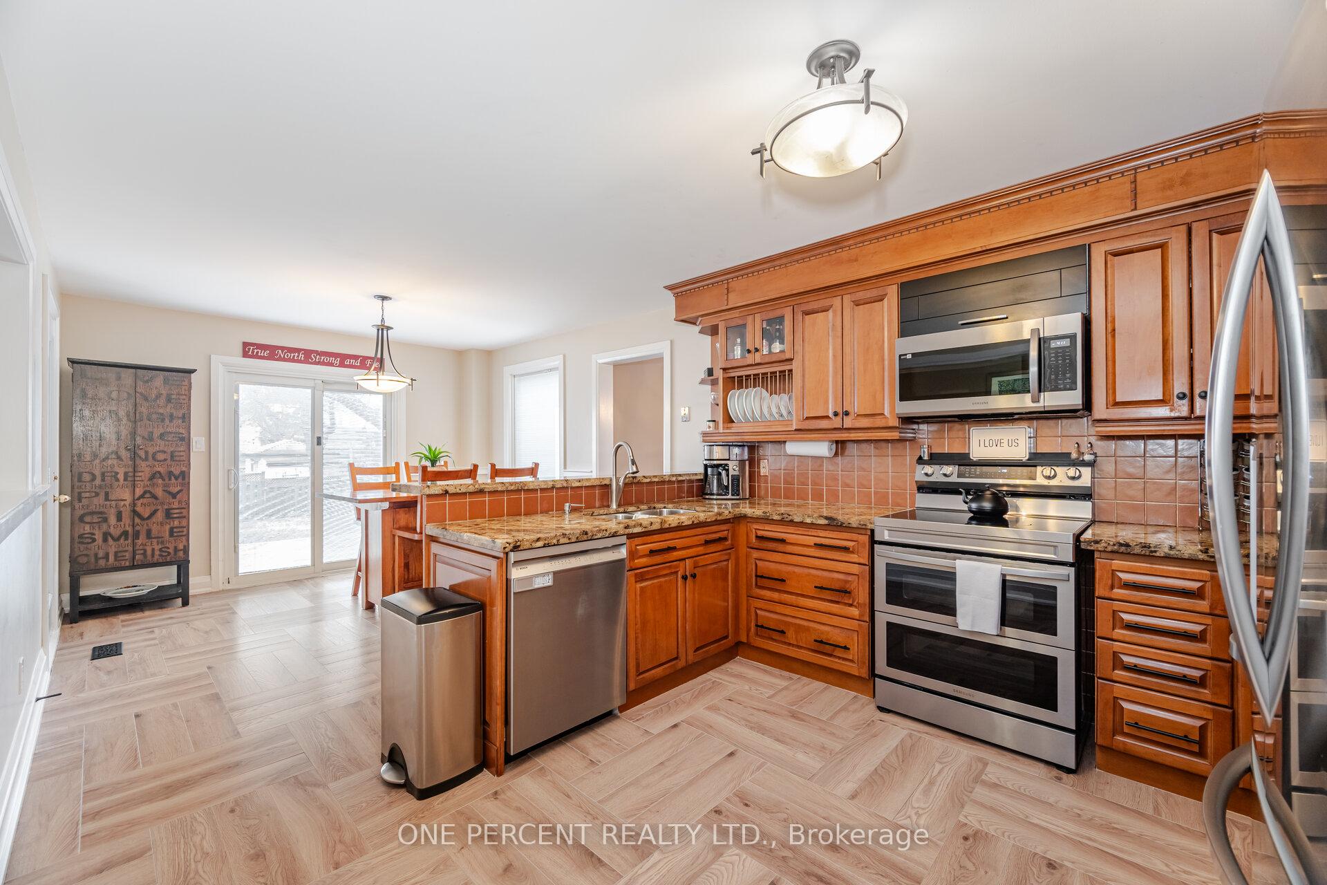 Photo 11 of 5 Bowes Court, Caledon, Bolton West — HOMEH